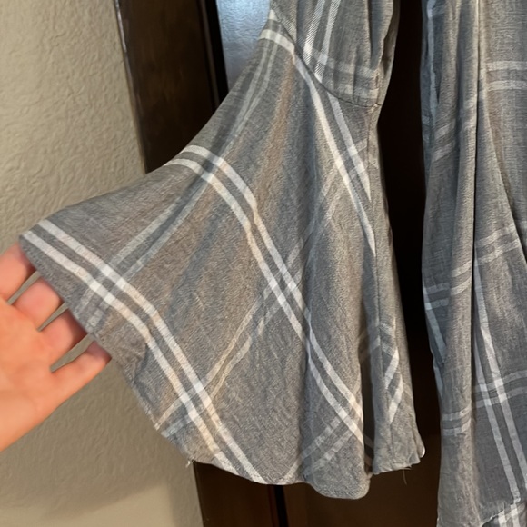 Lauren Conrad blouse - Picture 3 of 4